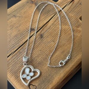 925 Silver heart pendant necklace with a white mother-of-pearl